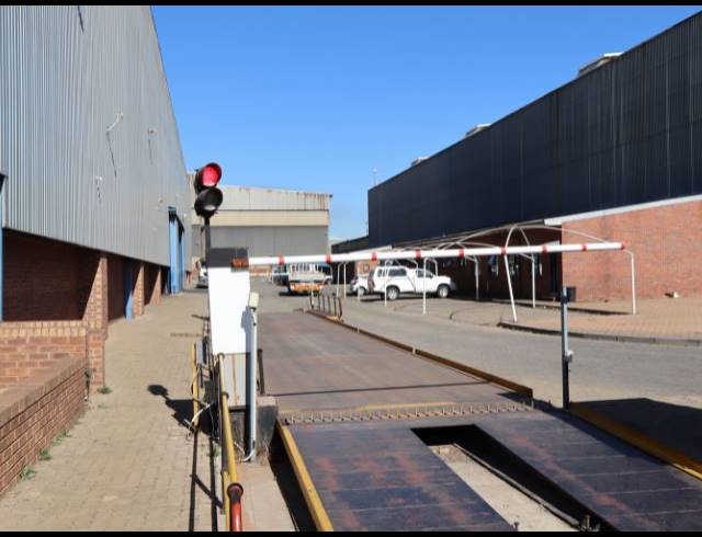 1,500M² WAREHOUSE TO LET IN ROODEKOP